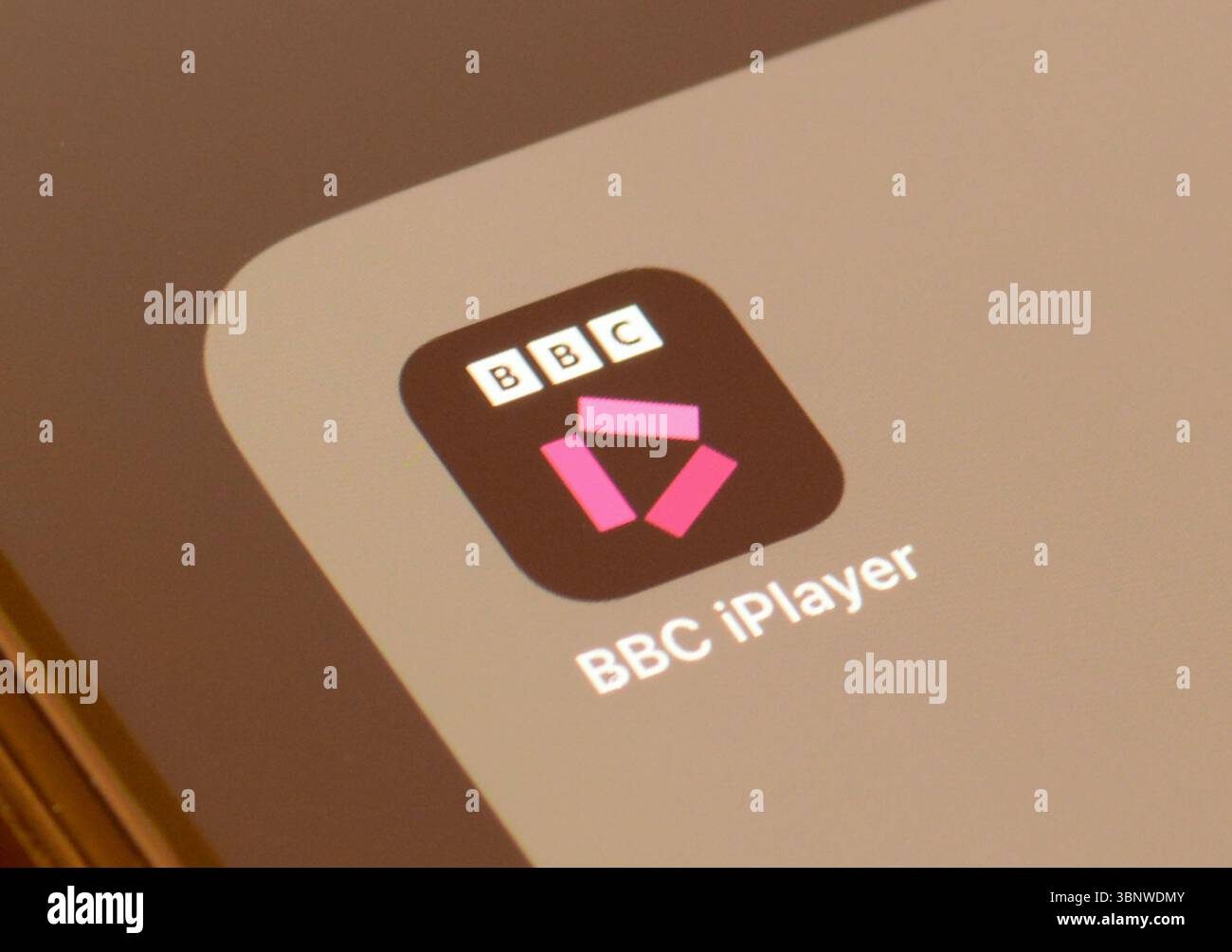 Applicazione streaming BBC iPlayer sullo schermo dello smartphone Foto Stock