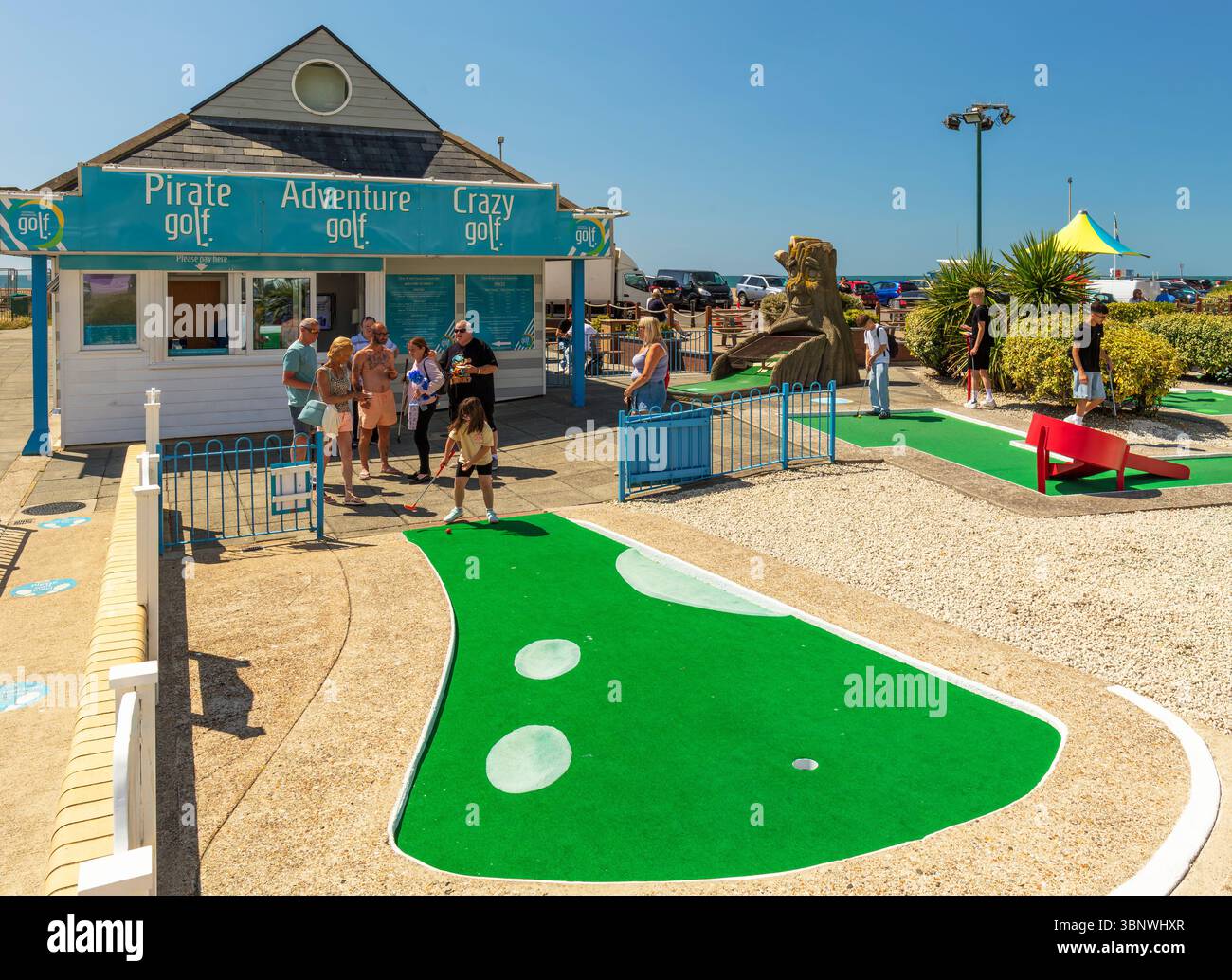 Campo da golf sul lungomare di Hastings. Foto Stock