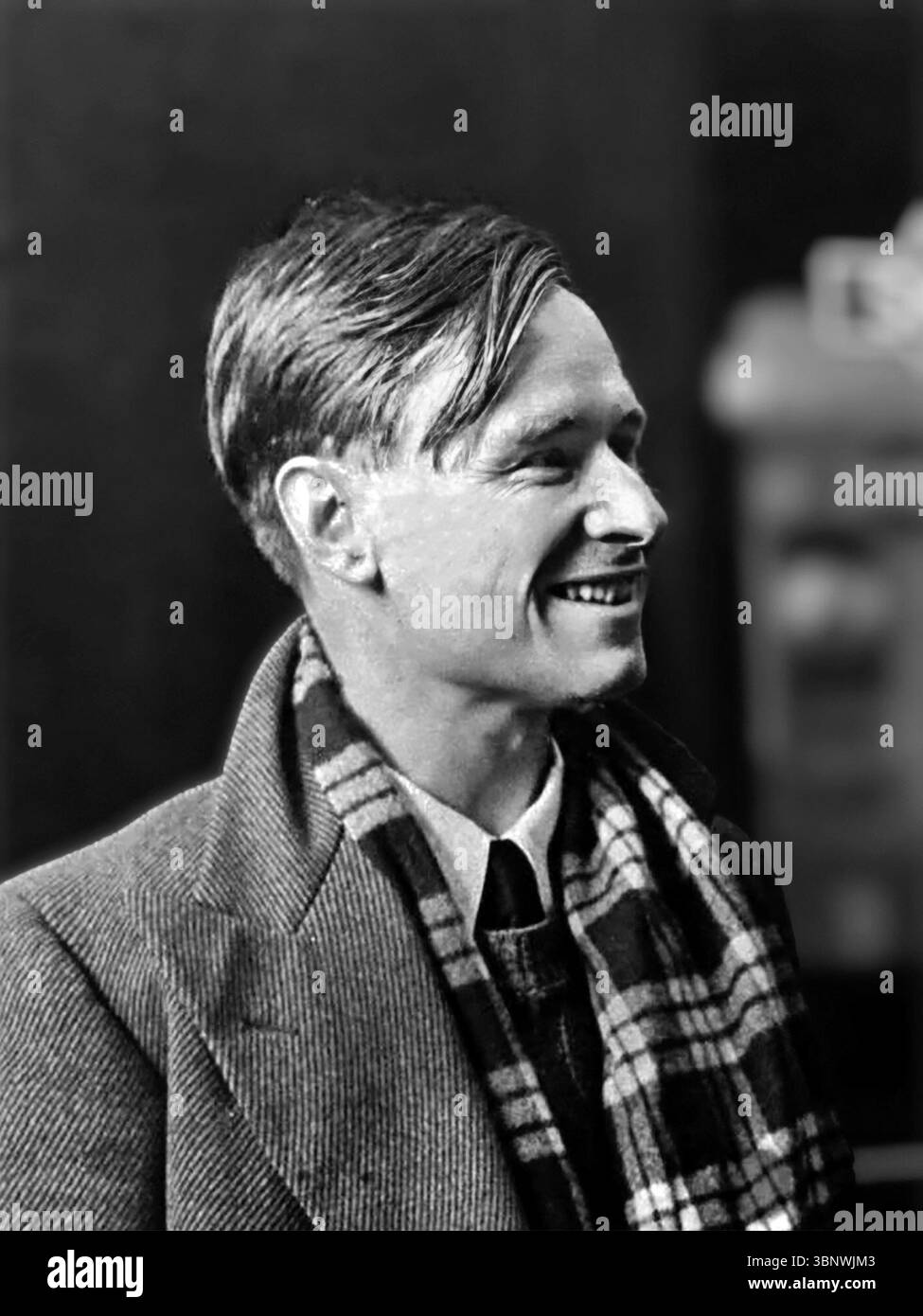 Christopher Isherwood. Ritratto del romanziere e drammaturgo inglese/americano, Christopher William Bradshaw Isherwood (1904-1986) nel 1938 Foto Stock