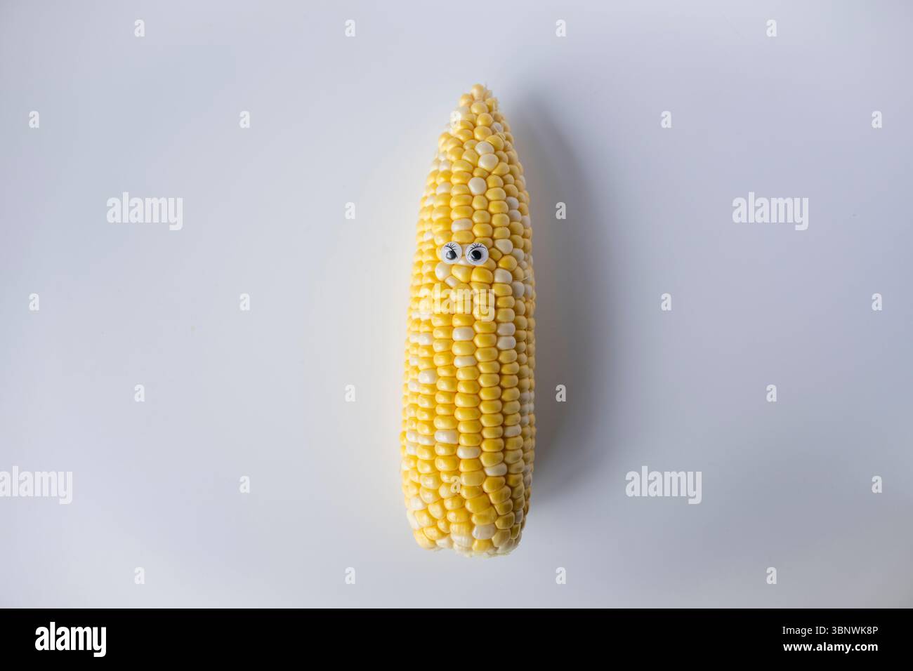 Giocare con il cibo. Concetto di umorismo. Foto Stock