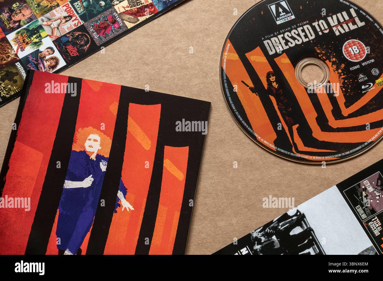 Vestito per uccidere, Arrow Video Blu-ray, arte horror retrò e design da collezione isolati su sfondo vuoto. Solo per uso editoriale. Foto Stock