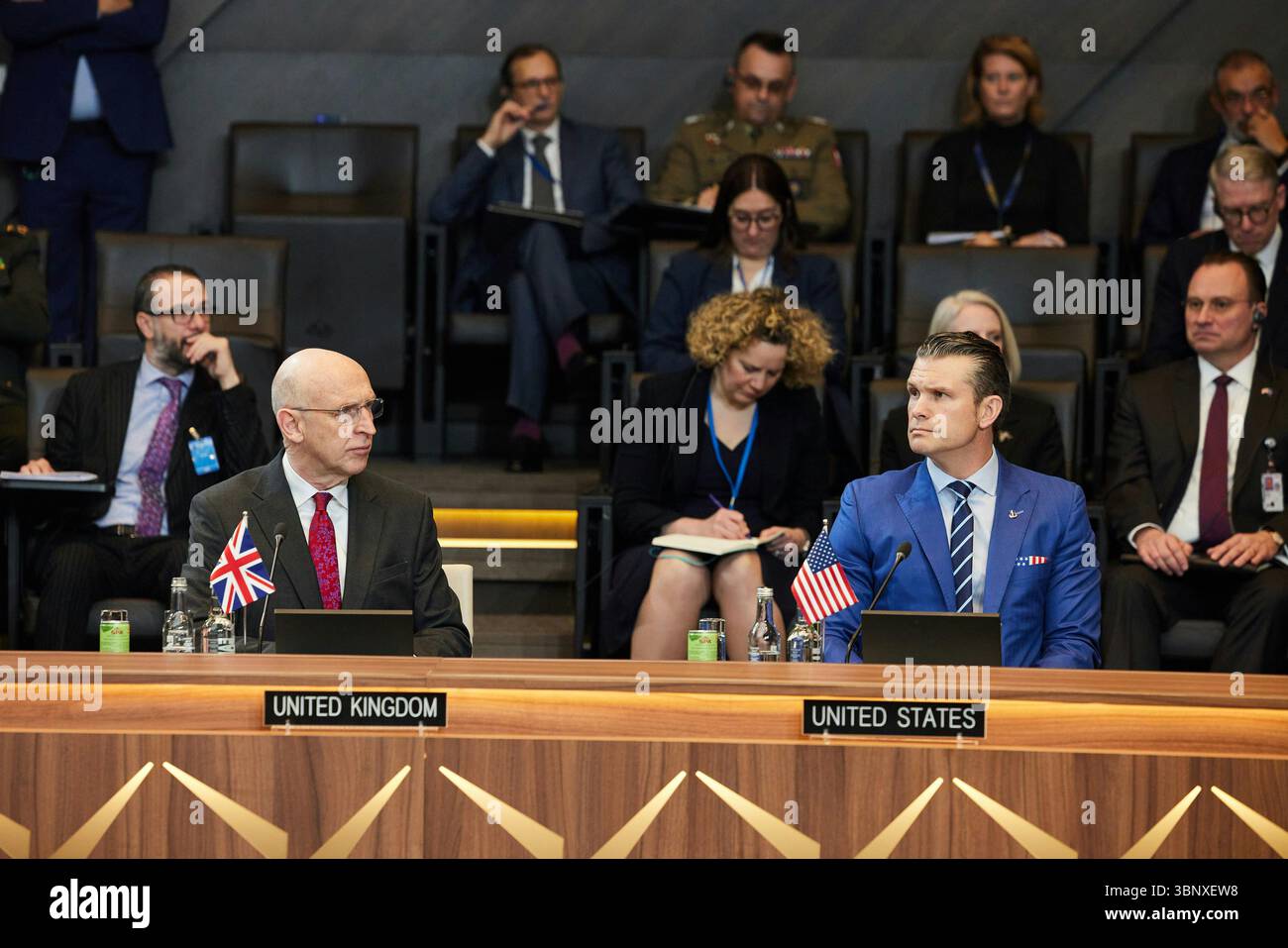 Da sinistra a destra: John Healey (Segretario di Stato per la difesa degli Stati Uniti) con Pete Hegseth (Segretario alla difesa degli Stati Uniti) Foto Stock