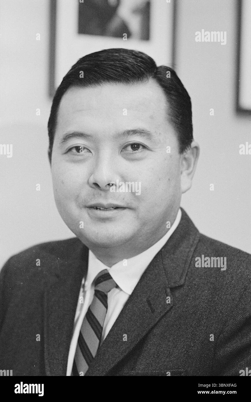 Ritratto del senatore statunitense Daniel K. Inouye delle Hawaii, Partito Democratico, fotografato a Washington, D.C., 5 gennaio, 1967, mostrandogli un vestito e una cravatta. Foto Stock