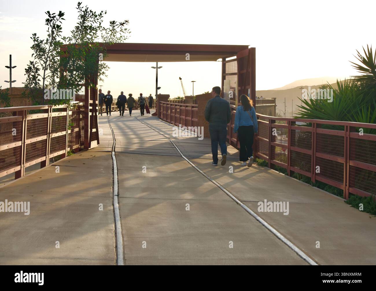 La struttura di ferro elevata di 108 m del bacino di carico di El Alquife o El Cable Inglés trasportava minerale di ferro per ferrovia dalle miniere al porto di Almeria Andalucia in Spagna Foto Stock