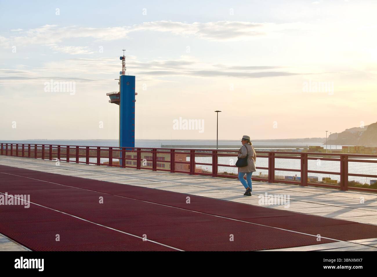 La struttura di ferro elevata di 108 m del bacino di carico di El Alquife o El Cable Inglés trasportava minerale di ferro per ferrovia dalle miniere al porto di Almeria Andalucia in Spagna Foto Stock