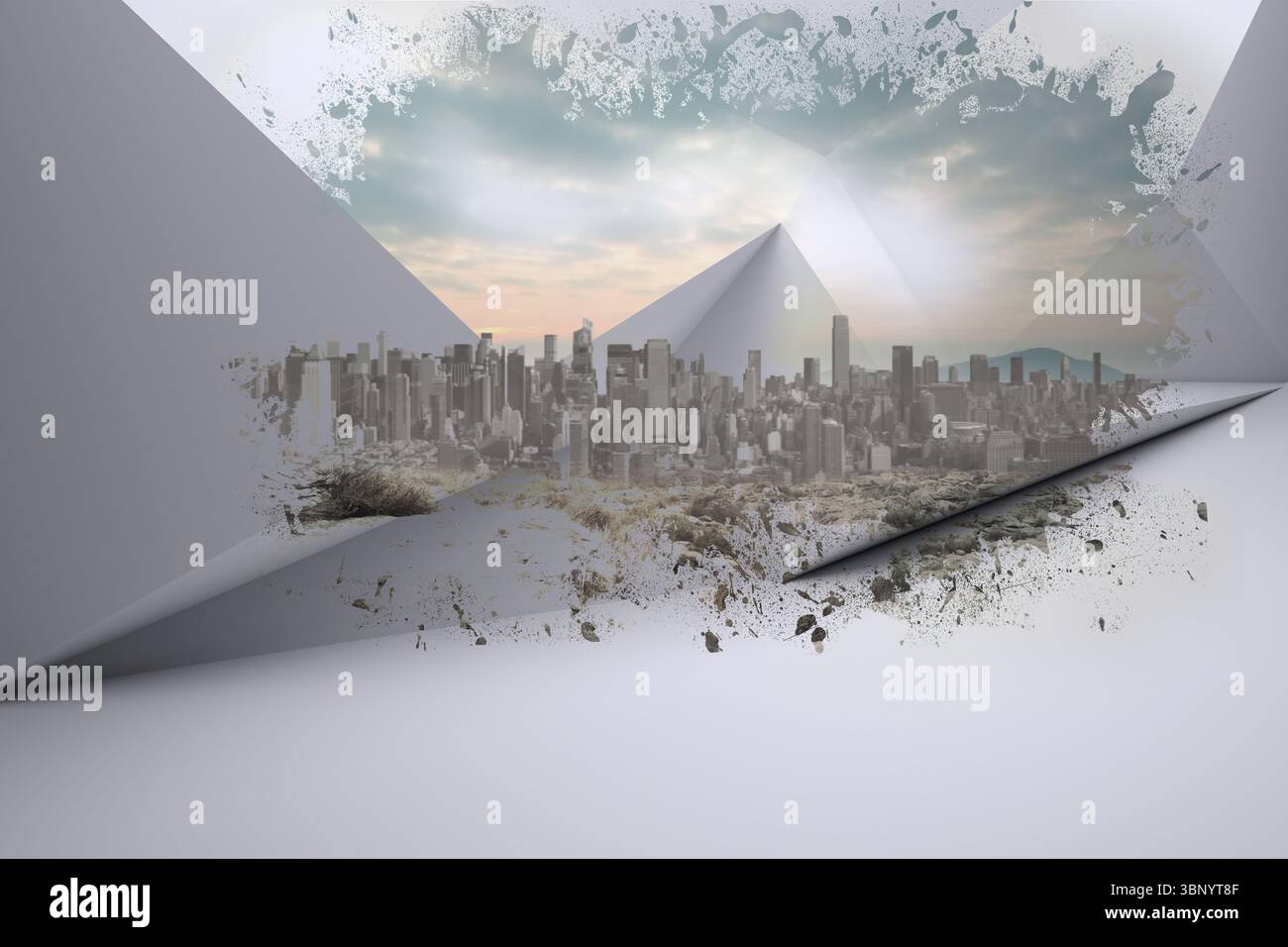 I pannelli dal design piatto formano lacerazioni triangolari che rivelano lo skyline piramidale con piante desertiche Foto Stock