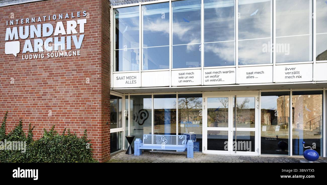 Zons, Germania 06 marzo 2025: Costruzione dell'International Dialect Archive Ludwig Soumagne Research Center for German-Language dialect Letterature in Z Foto Stock