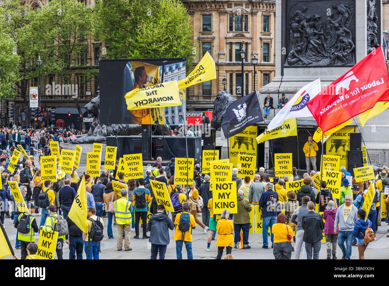 Protesta di massa contro la monarchia a Trafalgar Square. Londra, Regno Unito, 5 maggio 2024 Foto Stock