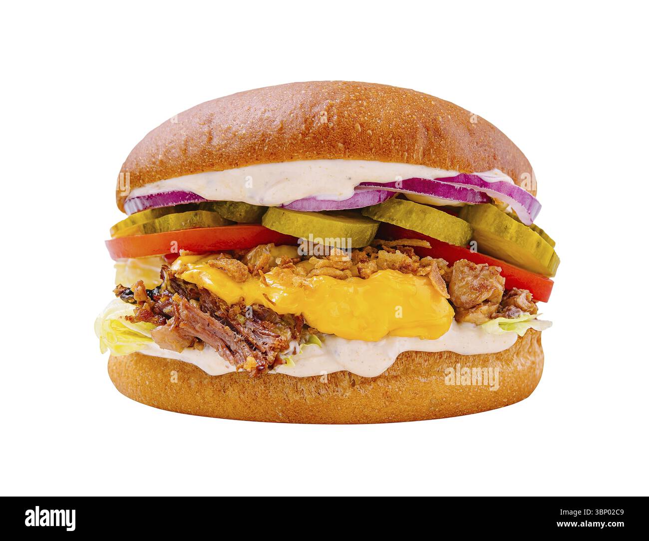 Food STILL-Life, Un hamburger gourmet che presenta strati di carne succosa, formaggio fuso, verdure fresche e salsa cremosa, il tutto immerso in un soffice panino marrone, Foto Stock