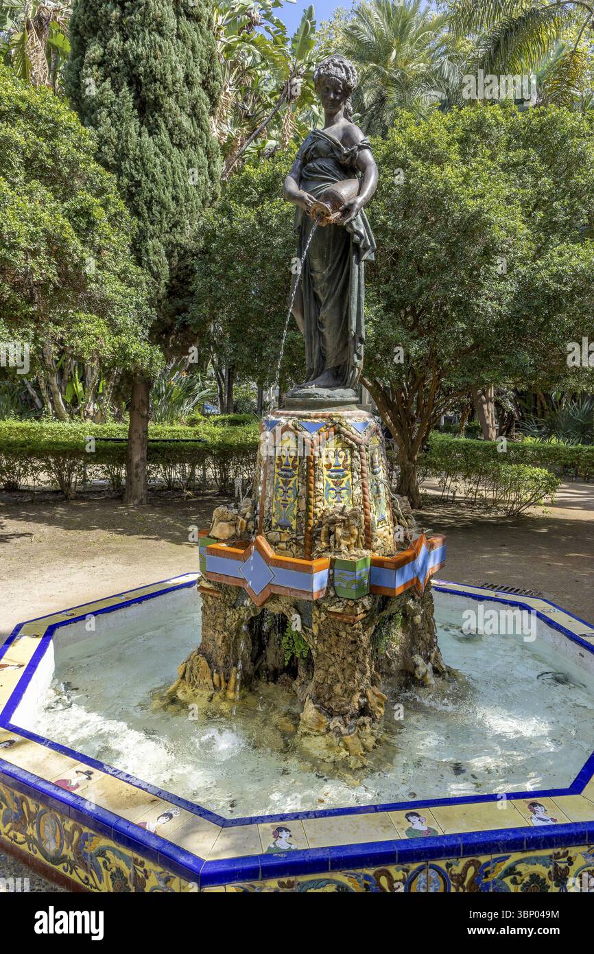 Fontana Minea la Muneca nel parco municipale Parque de Malaga, Malaga, Andalusia, Spagna, Europa Foto Stock