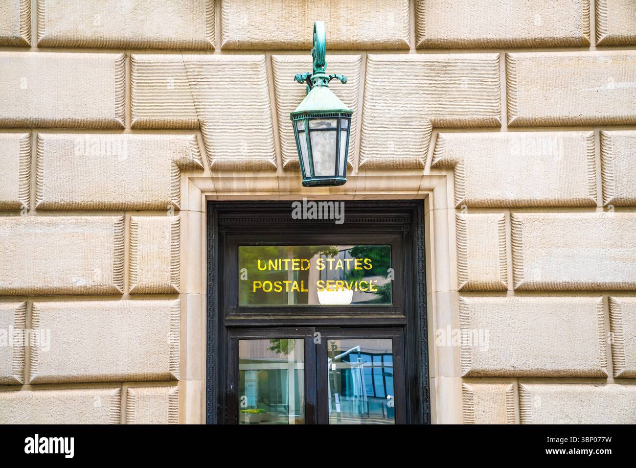 Washington DC, USA, Septemner 13 2024: Ingresso al vecchio edificio del servizio postale degli Stati Uniti a Washington DC. Monumento storico in 1100 Pennsylvania Ave Foto Stock