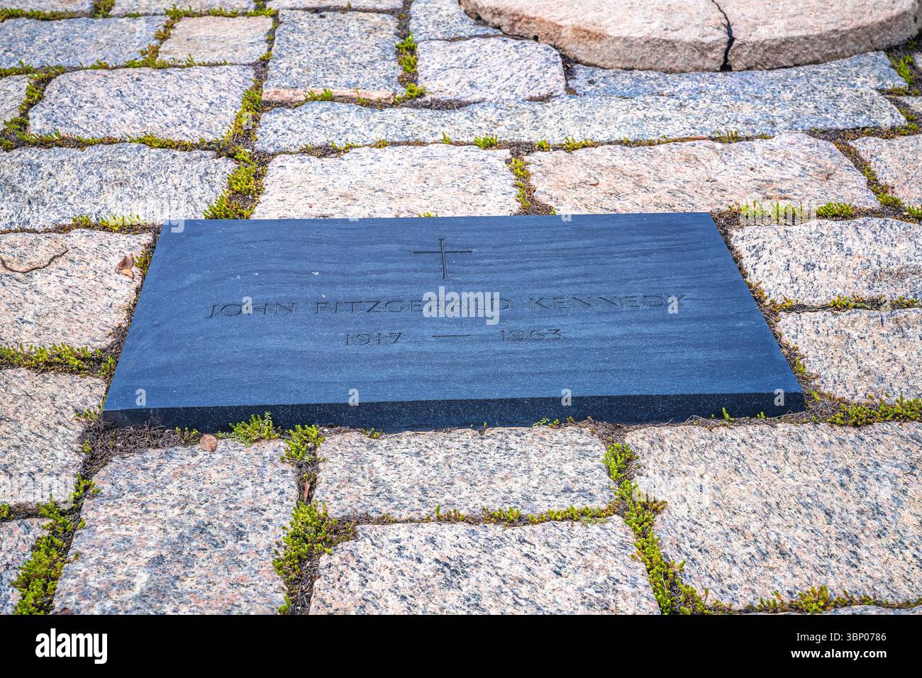Washington DC, USA, Septemner 13 2024: Lapide del presidente John Fitzgerald Kennedy Gravesite sul cimitero nazionale di Arlington a Washinghton DC view, ca Foto Stock