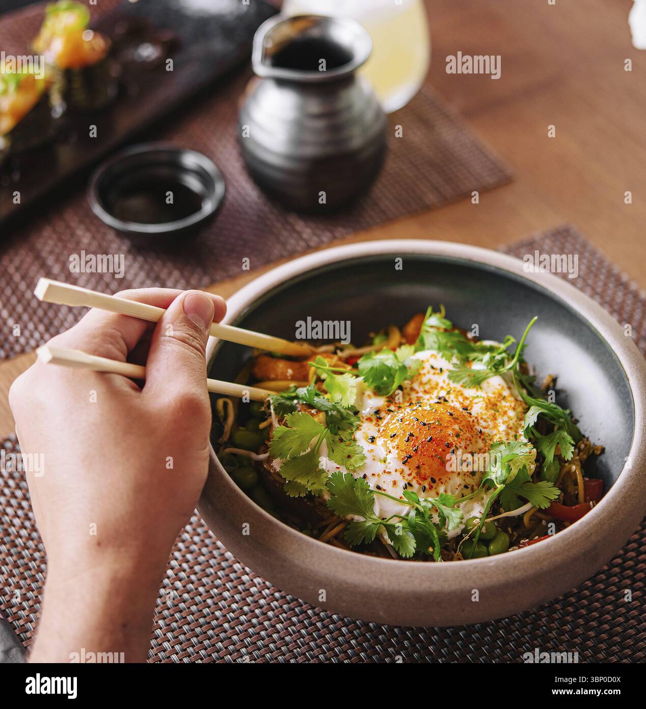 Vista dall'alto del ramen con cucina asiatica Foto Stock