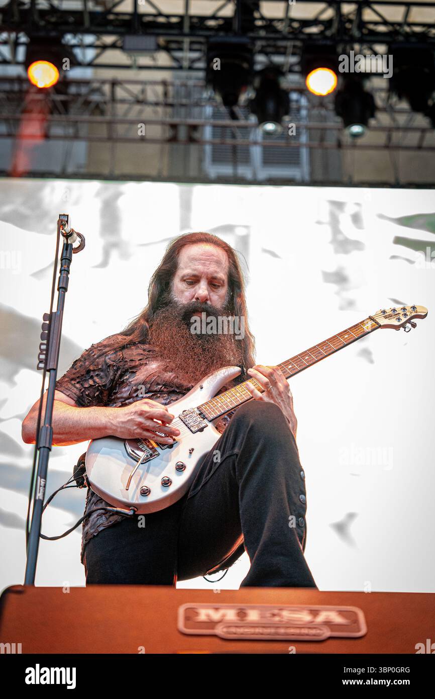 Dream Theater si esibisce al Lucca Summer Festival 2025 Foto Stock