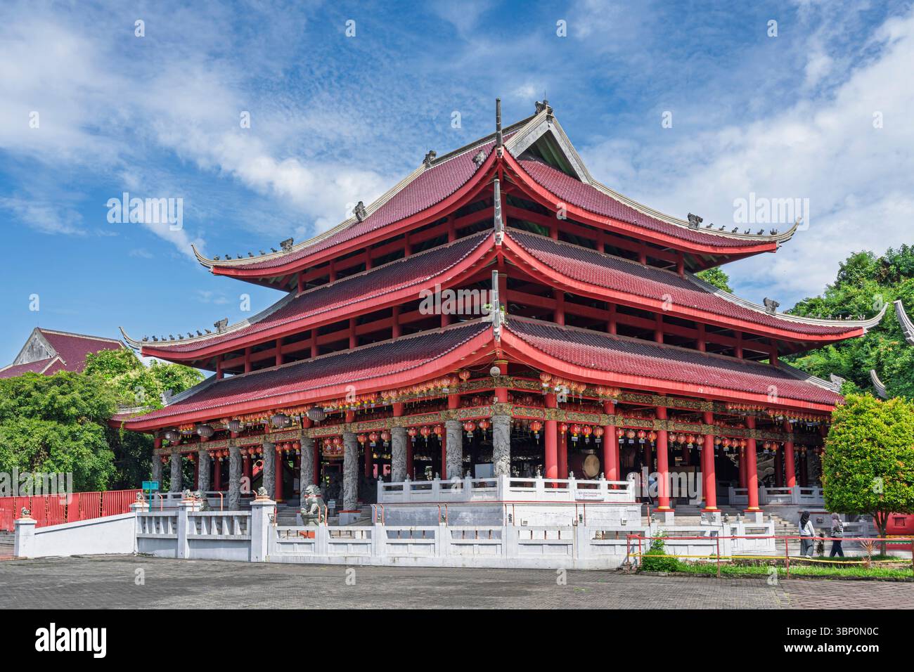 Vista panoramica del tempio cinese in stile giavanese Sam Poo Kong, noto anche come Gedung Batu, fondato dall'ammiraglio Zheng He, Semarang, Giava centrale, Indonesia Foto Stock