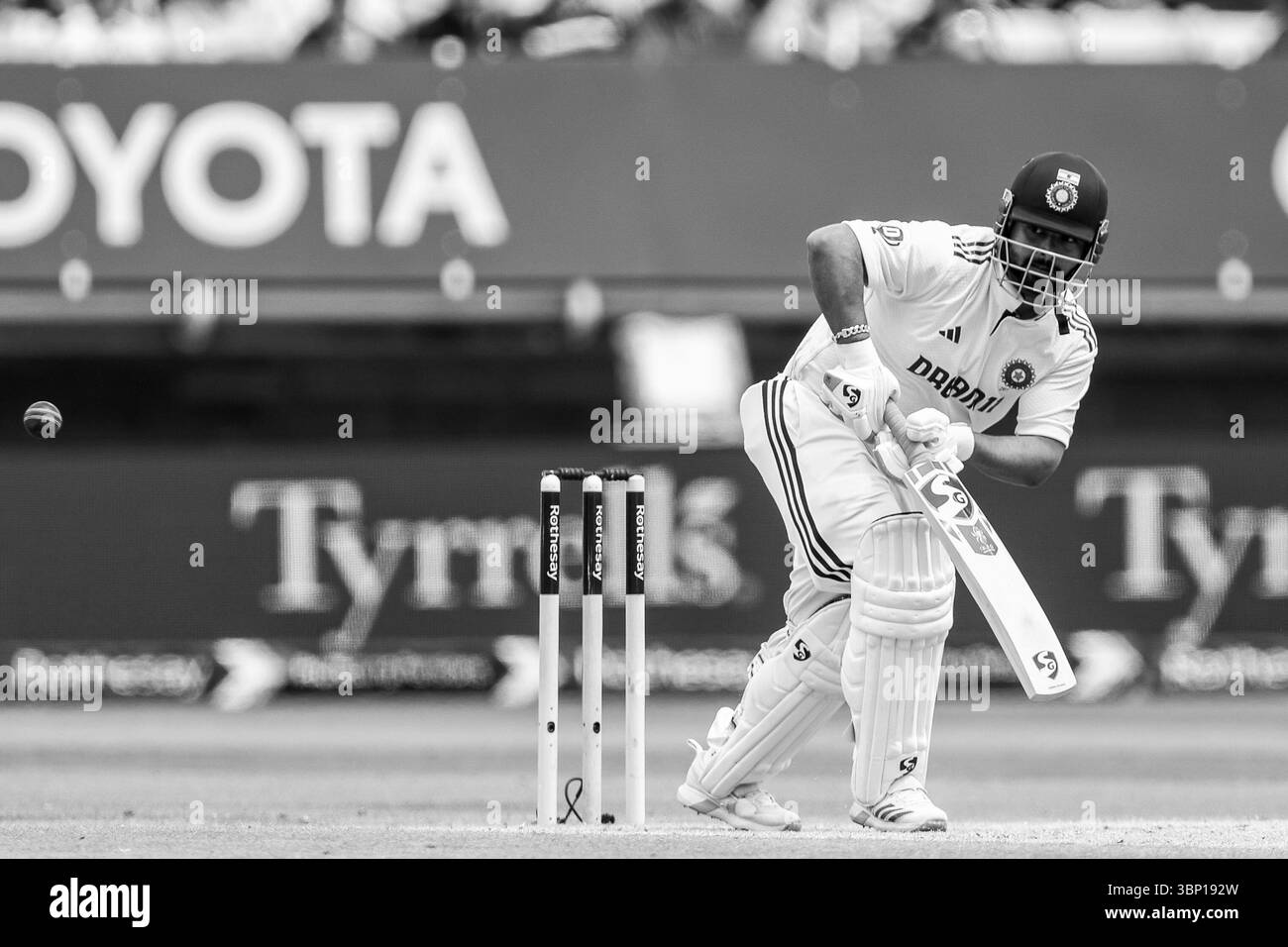 Birmingham, Regno Unito. 5 luglio 2025. #17, Rishabh Pant of India in azione durante il quarto giorno del secondo Rothesay test match tra Inghilterra e India all'Edgbaston Cricket Ground di Birmingham, sabato 5 luglio 2025. (Foto: Stuart Leggett | mi News) crediti: MI News & Sport /Alamy Live News Foto Stock