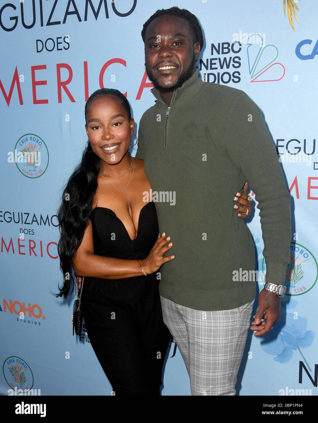 Il produttore Kelvin Abraham e l'ospite partecipano alla proiezione di "Leguizamo Does America" stagione 2. Foto Stock