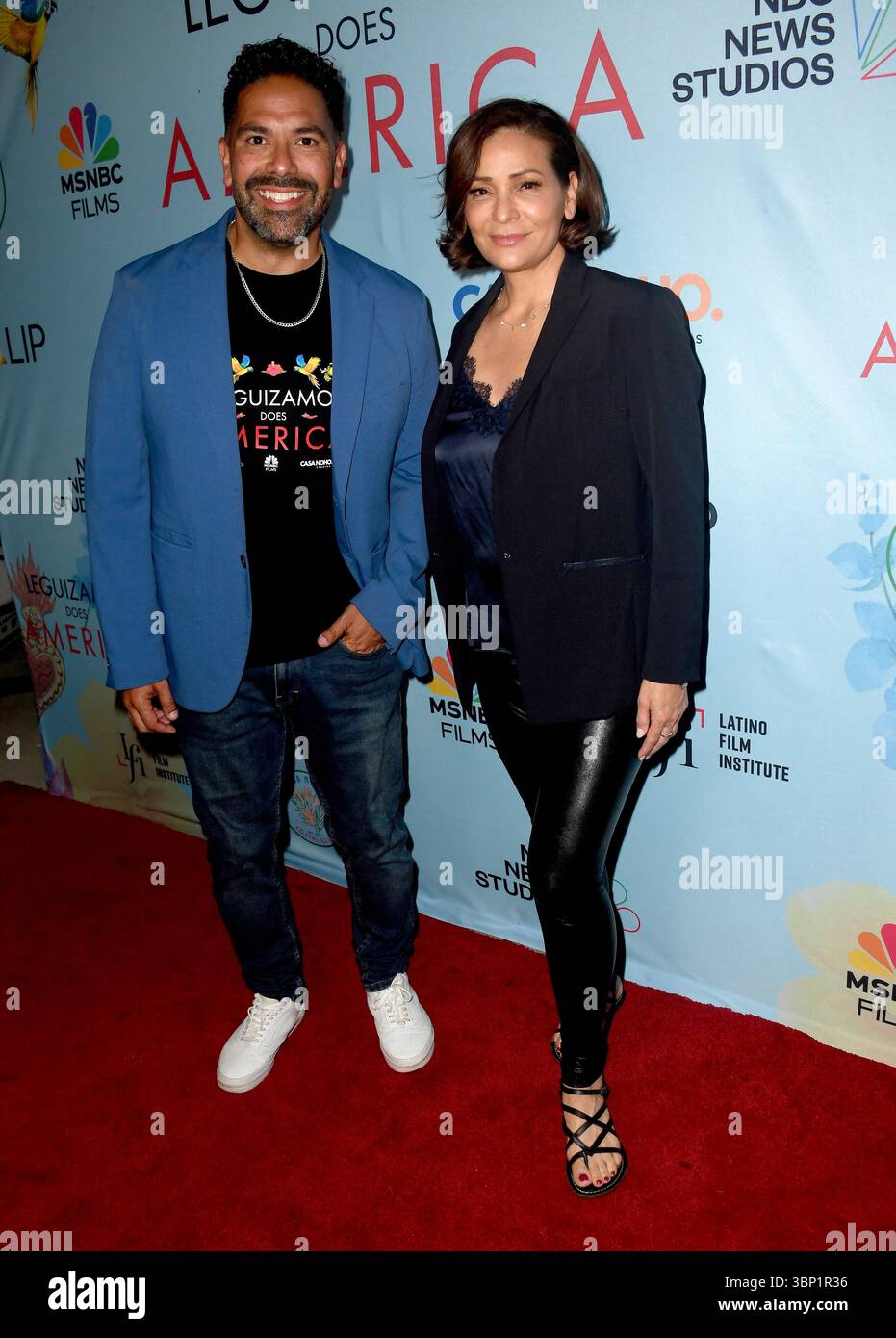 Il produttore Ben DeJesus e l'attrice Constance Marie partecipano alla proiezione di "Leguizamo Does America" stagione 2. Foto Stock