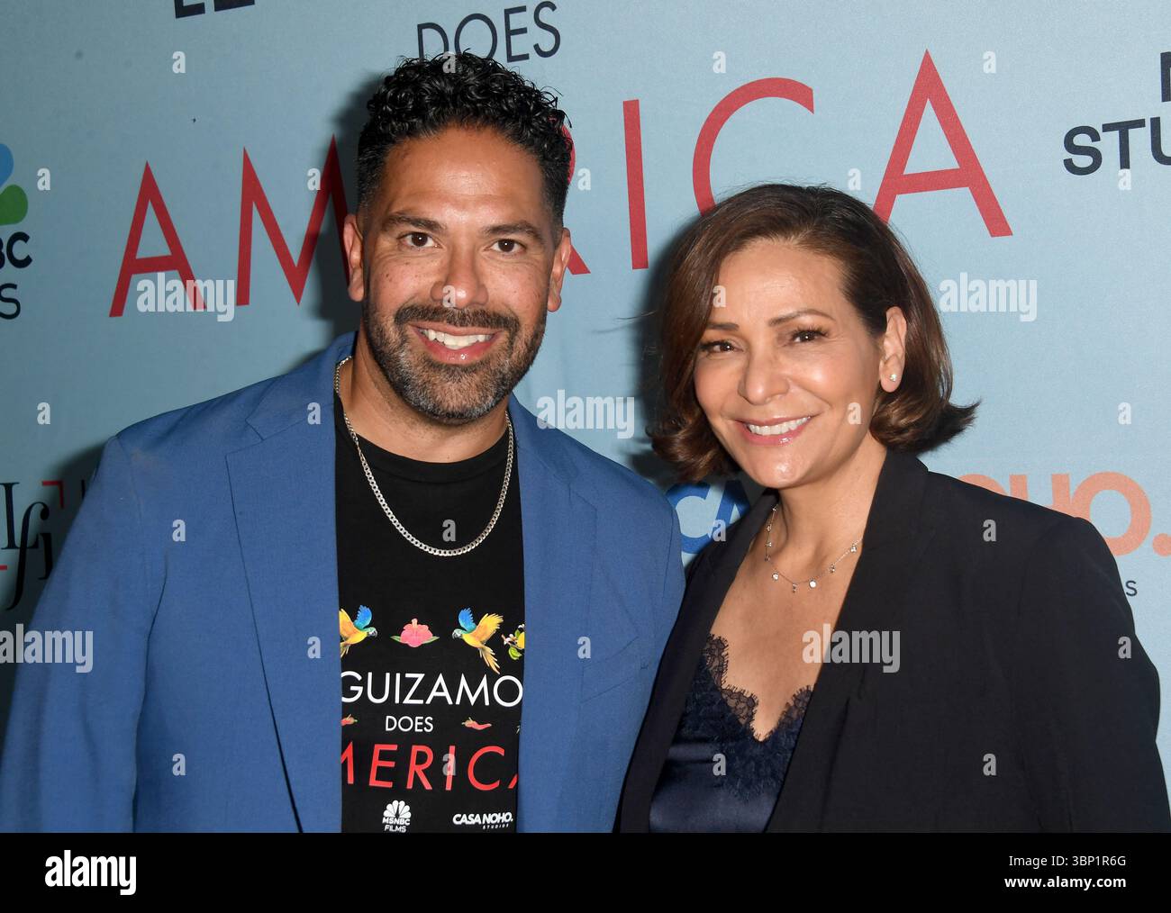 Il produttore Ben DeJesus e l'attrice Constance Marie partecipano alla proiezione di "Leguizamo Does America" stagione 2. Foto Stock