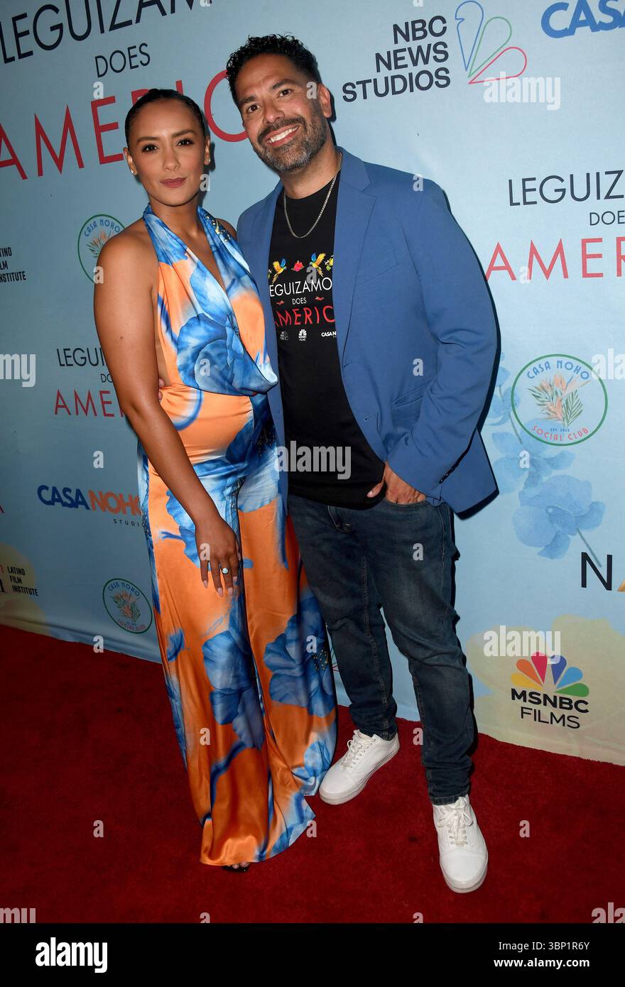 L'attrice Sandy Hernanez e il produttore Ben DeJesus partecipano alla proiezione della seconda stagione di "Leguizamo Does America". Foto Stock