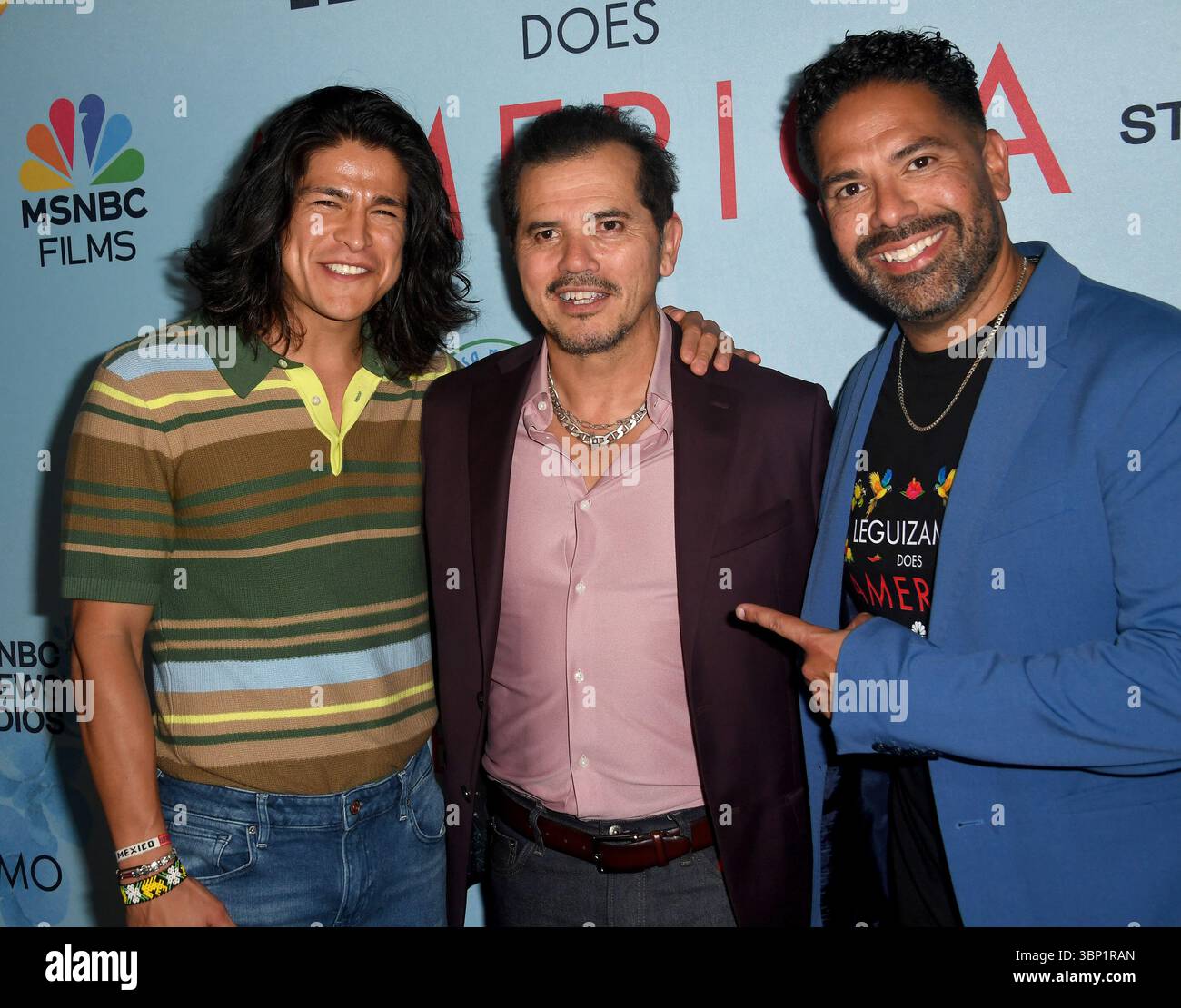 L'attore Cristo Fernandez, l'attore John Leguizamo e il produttore Ben DeJesus partecipano alla proiezione di "Leguizamo Does America" stagione 2. Foto Stock