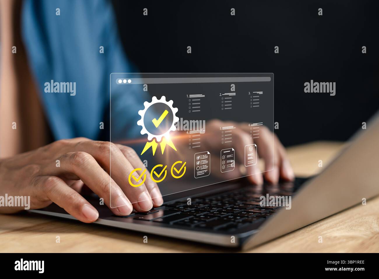 Certificato di qualità digitale con documenti di checklist. Verifica online, processo di approvazione Foto Stock