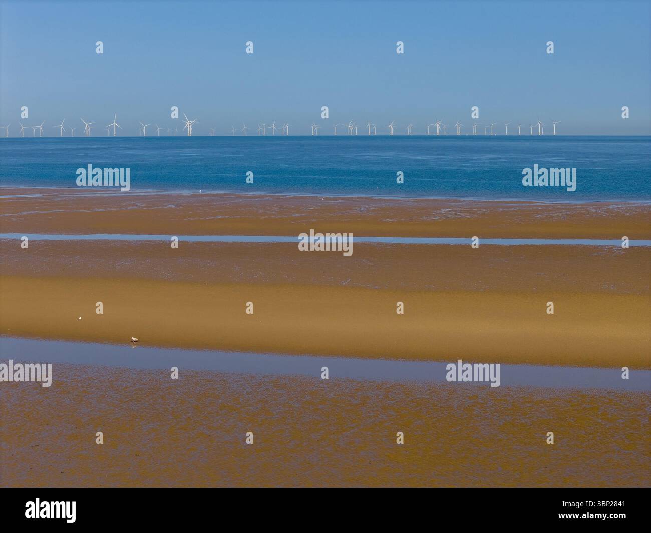 Immagine aerea che mostra il parco eolico offshore di Burbo Bank a Liverpool nel Regno Unito Foto Stock