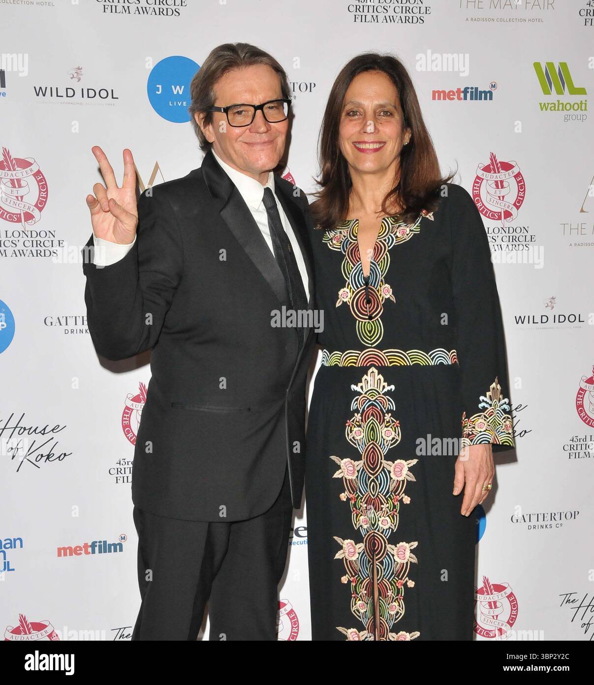 Stephen Woolley ed Elizabeth Karlsen ai London Critics' Circle Film Awards 2023, The May Fair Hotel, Stratton Street, domenica 5 febbraio 2023 a Londra, Inghilterra, Regno Unito. CAP/CAN ©CAN/Capital Pictures Foto Stock