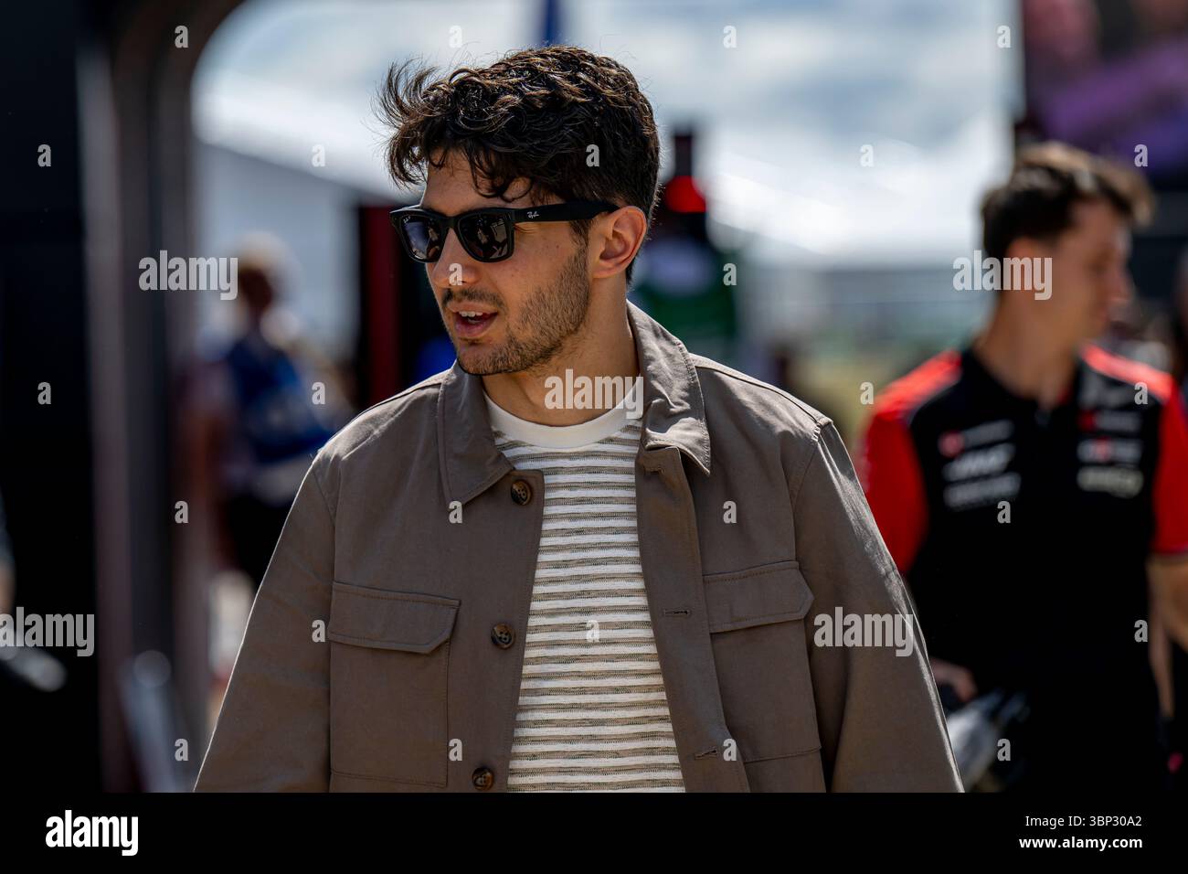 Silverstone, Regno Unito, 03 luglio 2025, Esteban Ocon, dalla Francia gareggia per Haas F1. Il Gran Premio di Gran Bretagna 2025 The Build Up, che si svolge a Silverstone, Regno Unito. Crediti: Michael Potts/Alamy Live News Foto Stock