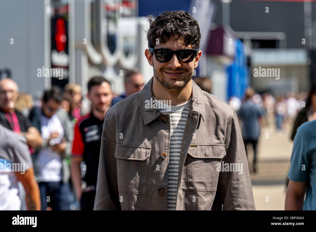 Silverstone, Regno Unito, 03 luglio 2025, Esteban Ocon, dalla Francia gareggia per Haas F1. Il Gran Premio di Gran Bretagna 2025 The Build Up, che si svolge a Silverstone, Regno Unito. Crediti: Michael Potts/Alamy Live News Foto Stock