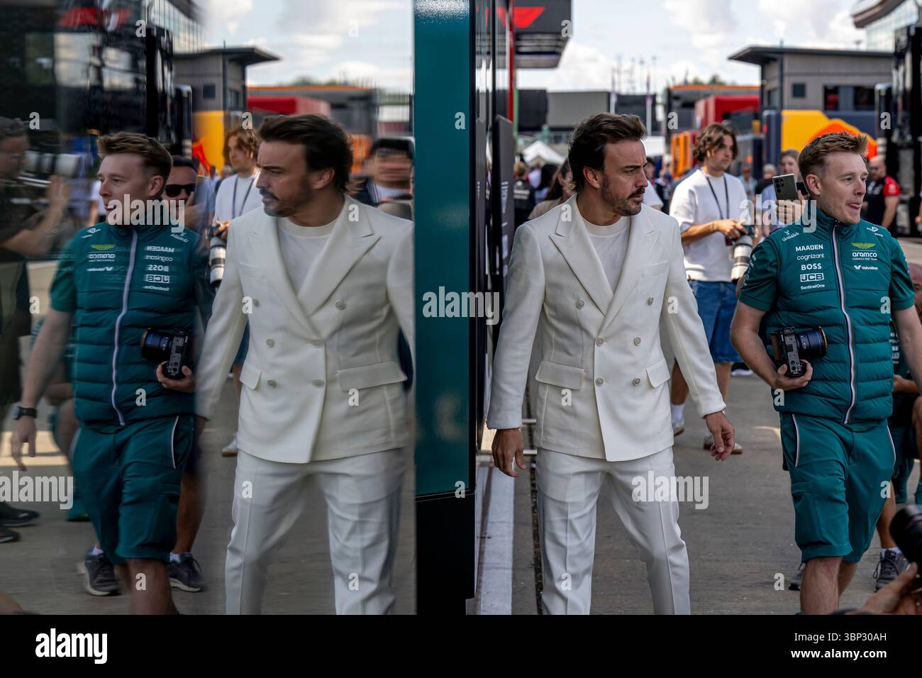 Silverstone, Regno Unito, 03 luglio 2025, Fernando Alonso, spagnolo gareggia per Aston Martin F1. Il Gran Premio di Gran Bretagna 2025 The Build Up, che si svolge a Silverstone, Regno Unito. Crediti: Michael Potts/Alamy Live News Foto Stock