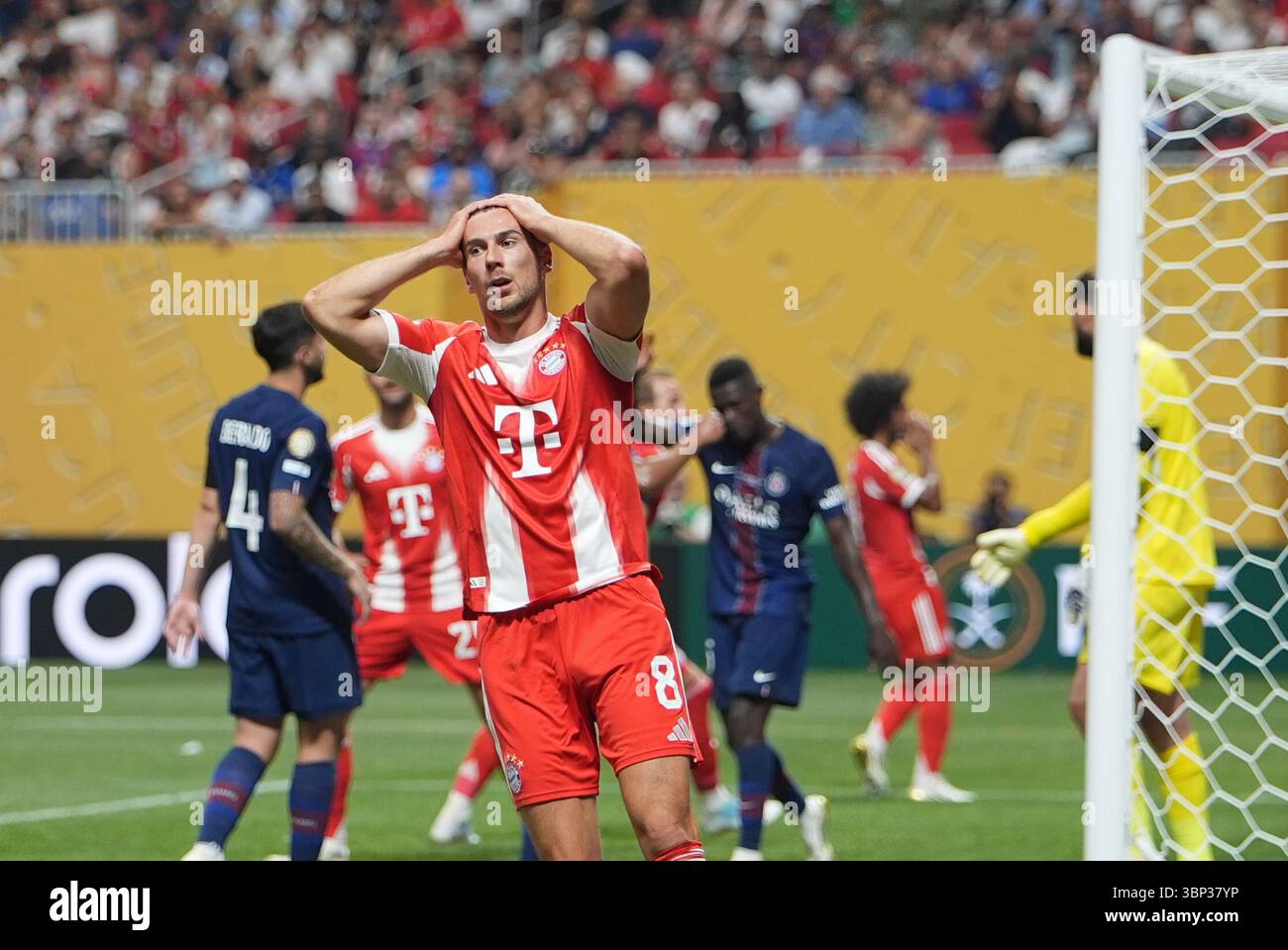Atlanta, Stati Uniti. 5 luglio 2025. Leon Goretzka del Bayern Monaco reagisce durante la partita dei quarti di finale tra Paris Saint-Germain (fra) e FC Bayern Monaco (GER) alla Coppa del mondo per club FIFA 2025 al Mercedes-Benz Stadium di Atlanta, Georgia, Stati Uniti, 5 luglio, 2025. crediti: Huang Zongzhi/Xinhua/Alamy Live News Foto Stock