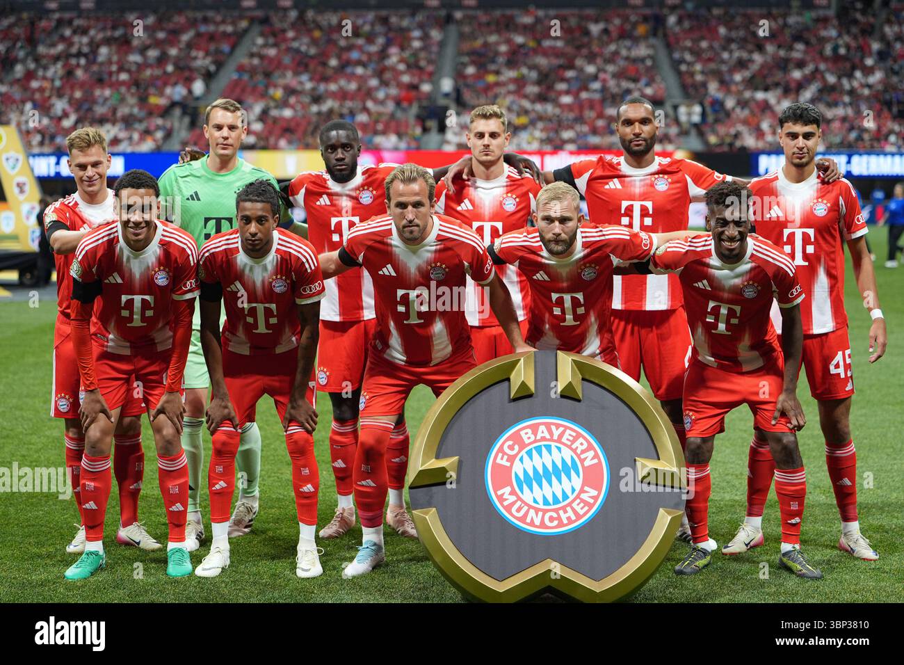 Atlanta, Stati Uniti. 5 luglio 2025. I giocatori del Bayern Monaco si sono messi in posa prima dei quarti di finale tra il Paris Saint-Germain (fra) e il FC Bayern Monaco (GER) alla Coppa del mondo per club FIFA 2025 al Mercedes-Benz Stadium di Atlanta, Georgia, Stati Uniti, 5 luglio, 2025. crediti: Huang Zongzhi/Xinhua/Alamy Live News Foto Stock
