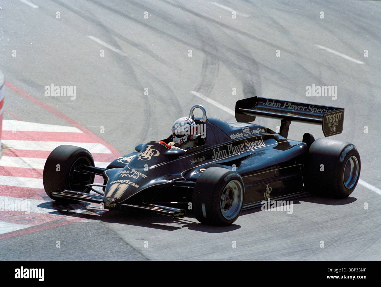 1982 Elio de Angelis - John Player Team Lotus - Lotus 91 Cosworth - F1 US-West Grand Prix - Long Beach - Imacon Original negative Scan Foto Stock