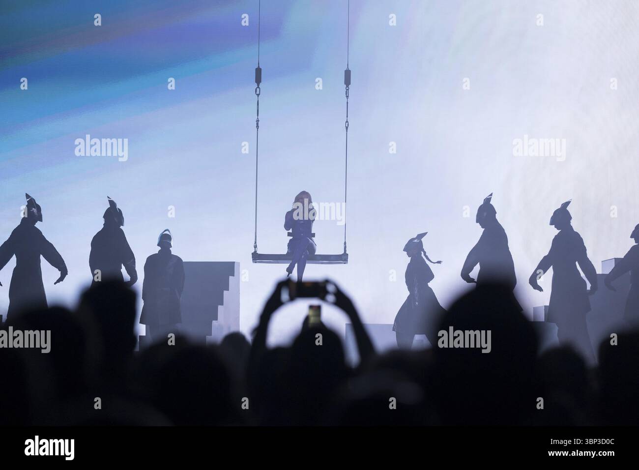 Kylie Minogue live on Tension Tour 2025 all'Uber Arena di Berlino su 04.07.2025 Nota: Secondo il contratto con la direzione, le foto potrebbero essere onl Foto Stock