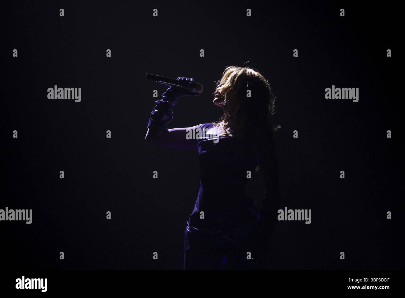 Kylie Minogue live on Tension Tour 2025 all'Uber Arena di Berlino su 04.07.2025 Nota: Secondo il contratto con la direzione, le foto potrebbero essere onl Foto Stock