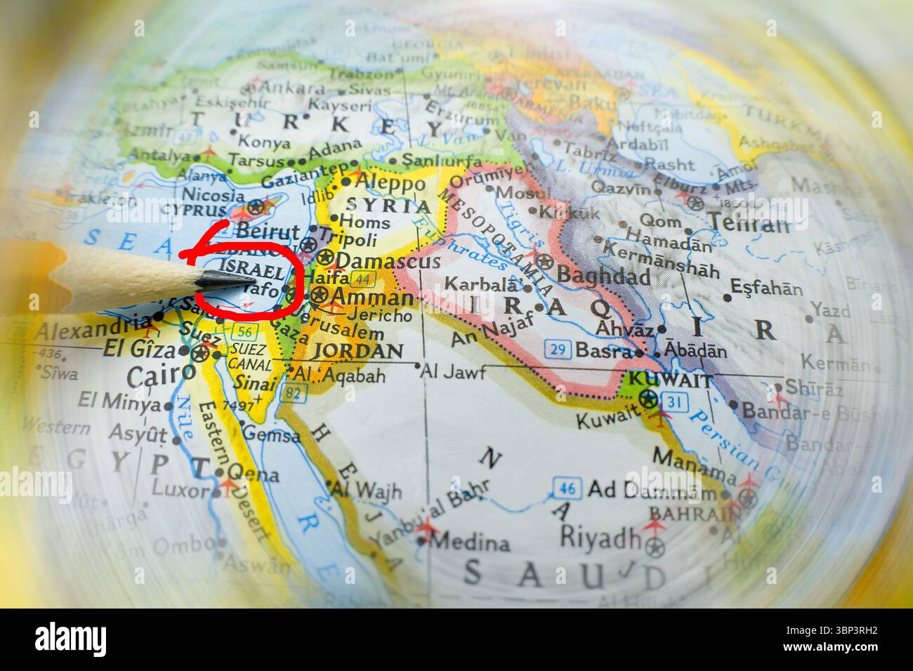 Israele sulla mappa. Matita che indica la città o lo stato Foto Stock