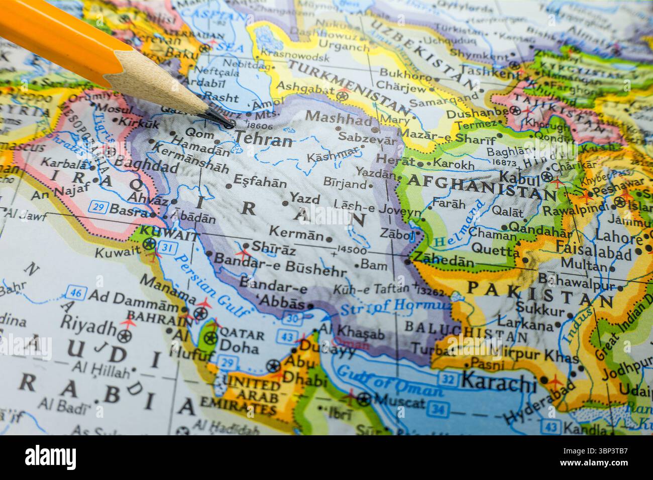 Teheran, Iran sulla mappa. Matita che indica la città o lo stato Foto Stock