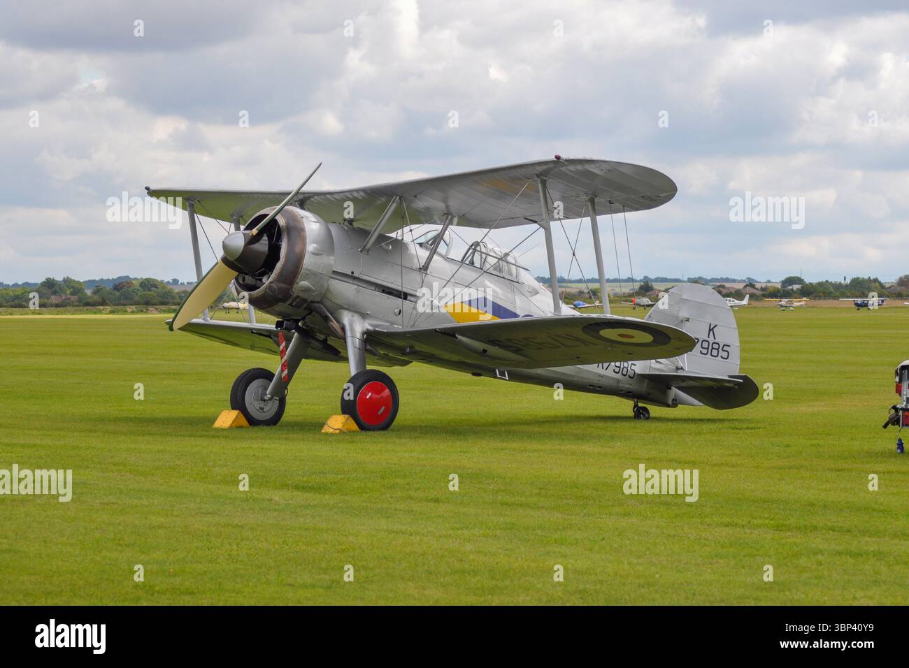 Biplano vintage Gloster Gladiator Warbird al Duxford Airshow, Inghilterra. Aerei della seconda guerra mondiale. Foto Stock
