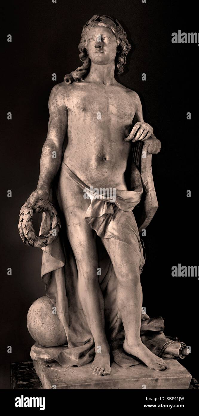 Apollon ou le Beaux Arts- Apollo or the fine Arts 1779 di Louis Philippe Mouchy, Louvre France French, Louvre, Parigi, Francia, (scultore francese. Louis-Philippe Mouchy. Nato (1734-03-31) nella mitologia greca, Apollo è un importante dio olimpico noto per i suoi diversi domini. Egli è il dio della musica, della guarigione, della luce, della profezia, ed è anche associato al sole. È anche considerato uno degli dei più belli e incarnazione della gioventù ideale. Foto Stock