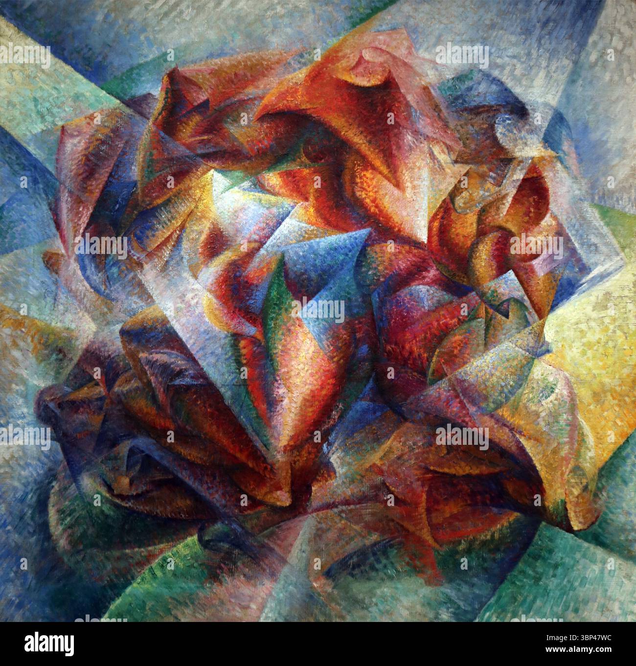 Dinamismo di un calciatore di Umberto Boccioni (1882 - 1916), pittore e scultore futurista italiano. Questo dipinto incarna il fascino del movimento futurista per la velocità, la tecnologia e l'energia dinamica della vita moderna. Boccioni ha cercato di catturare la sensazione di movimento piuttosto che un'immagine statica, utilizzando forme frammentate e piani intersecanti per trasmettere il movimento dell'atleta. 1913. Foto Stock