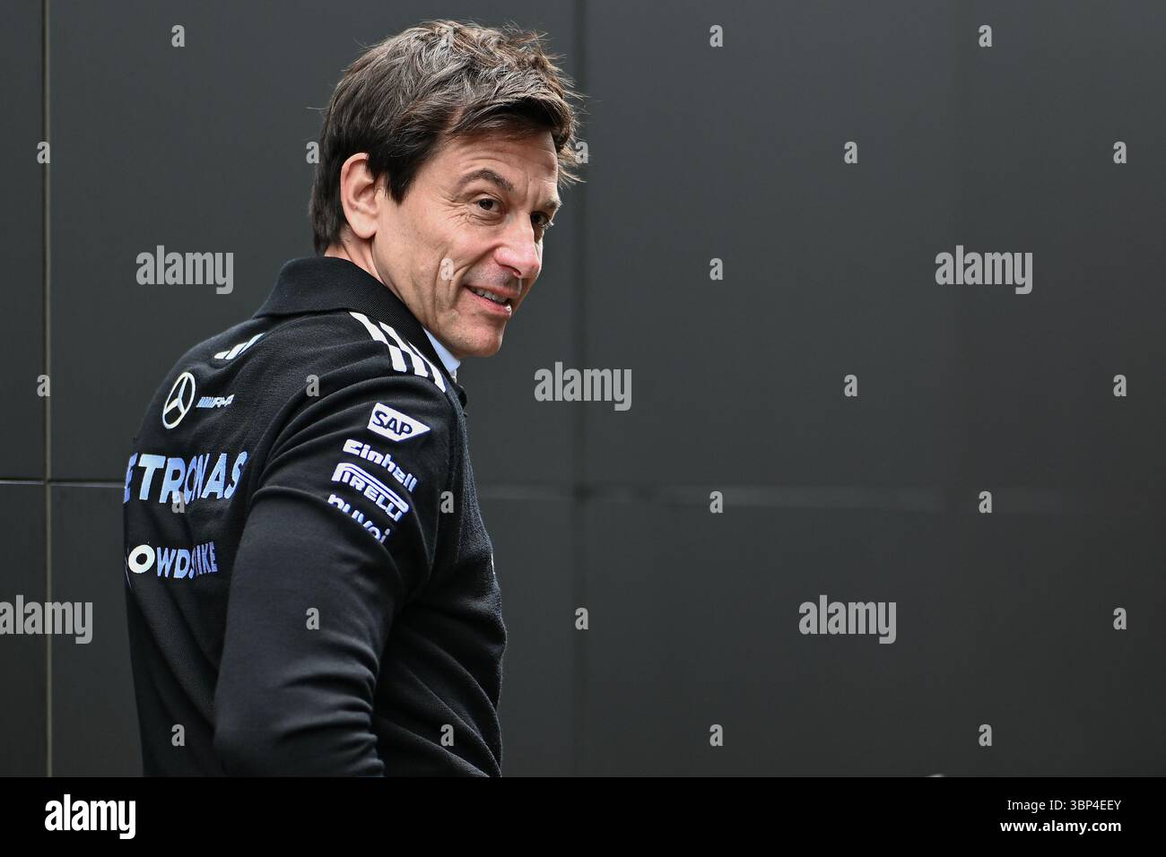 Northampton, Regno Unito. 6 luglio 2025. NORTHAMPTON, INGHILTERRA - 6 LUGLIO: Toto Wolff dell'Austria e Mercedes-AMG PETRONAS F1 Team durante il Gran Premio di Gran Bretagna di F1 sul circuito di Silverstone il 6 luglio 2024 a Northampton, Inghilterra. (Foto di Vince Mignott/Alamy Live News) Foto Stock