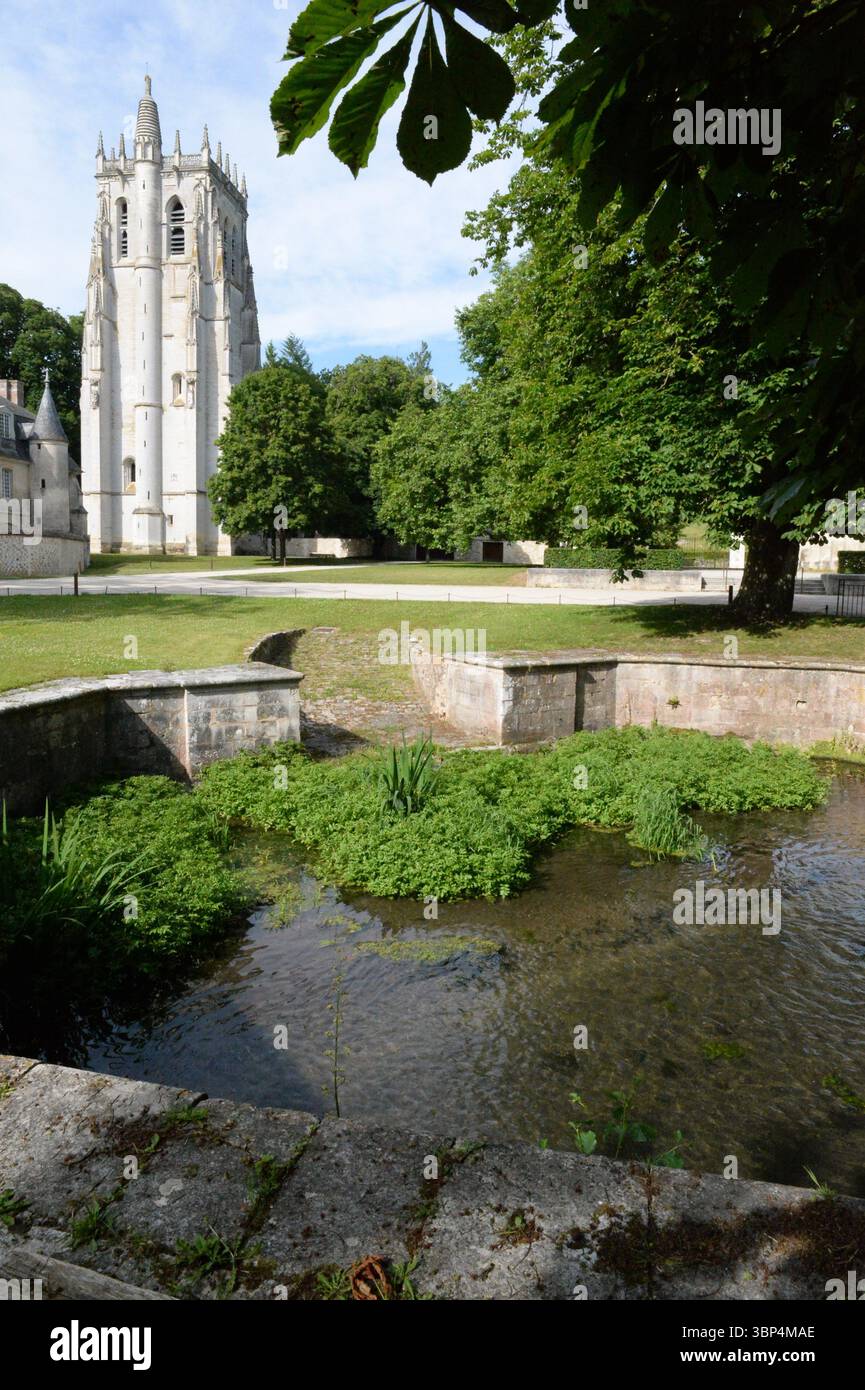 Abbaye du Bec-Hellouin la tour Saint Nicolas Foto Stock