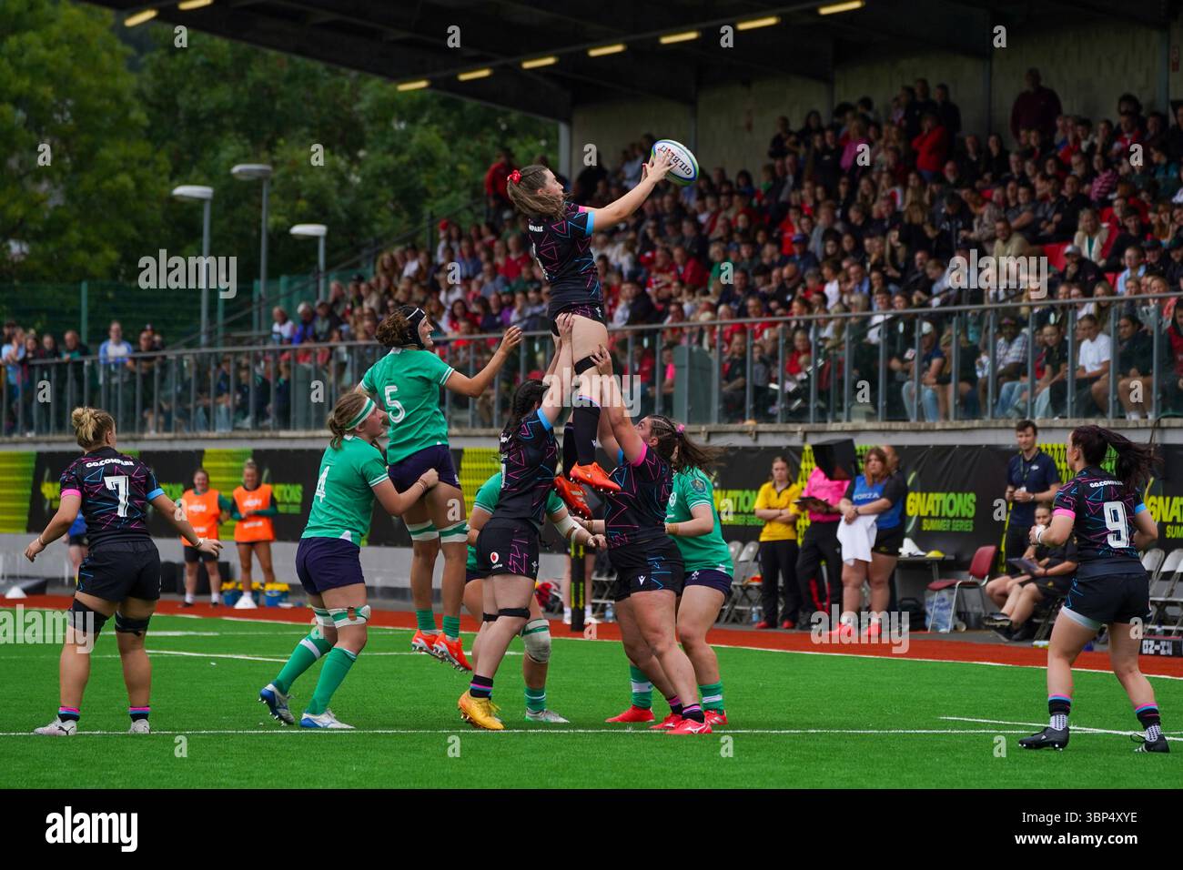 Line out durante Galles contro Irlanda, U6N Summer Series, Ystrad Mynach 5 luglio 2025 Foto Stock