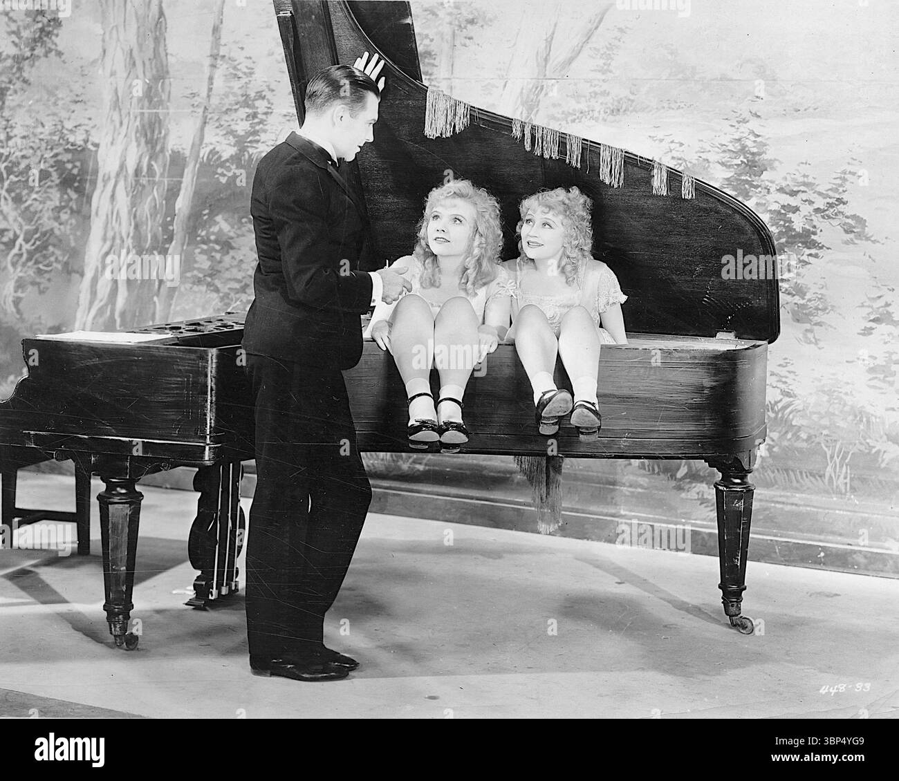 t's a Great Life è un film del 1929 diretto da Sam Wood con Rosetta Duncan, Vivian Duncan, Lawrence Gray e Jed Prouty Foto Stock