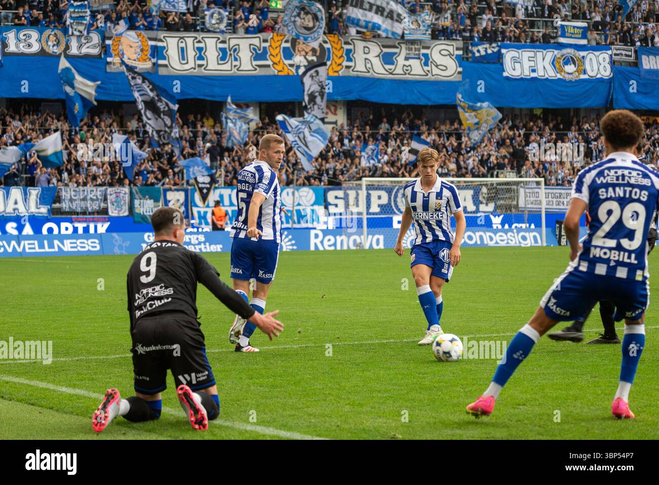 Gothenburg, Svezia. 6 luglio 2025. Momento nel primo tempo della partita tra IFK Gothenburg e IK Sirius in Allsvenskan svedese a Gamla Ullevi. Crediti: Per Ljung/Alamy Live News Foto Stock