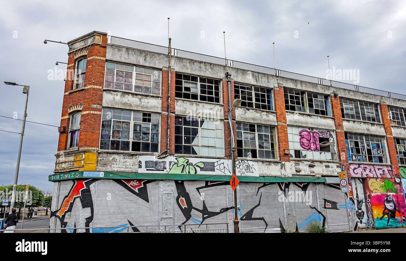 Derelict City Arts Centre, City Quay, Dublino 2. Pianificazione approvata per l'edificio di 14 piani da Ventaway, guidato da David Kennan e Barry English. Foto Stock