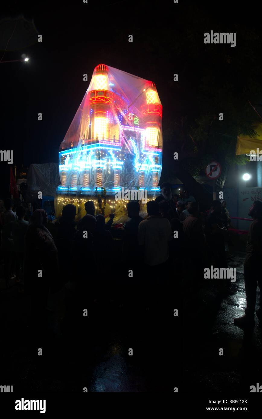 Rajkot, Gujarat, India. 6 luglio 2025. Muharram Festival Tazia Parade 2025. Crediti: Nasirkhan Davi/Alamy Live News Foto Stock