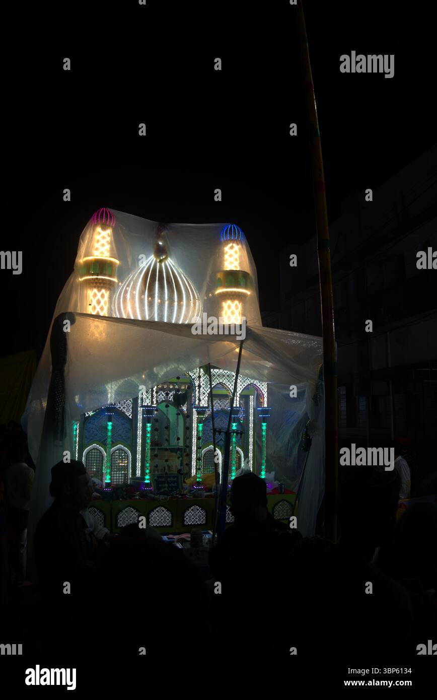 Rajkot, Gujarat, India. 6 luglio 2025. Muharram Festival Tazia Parade 2025. Crediti: Nasirkhan Davi/Alamy Live News Foto Stock