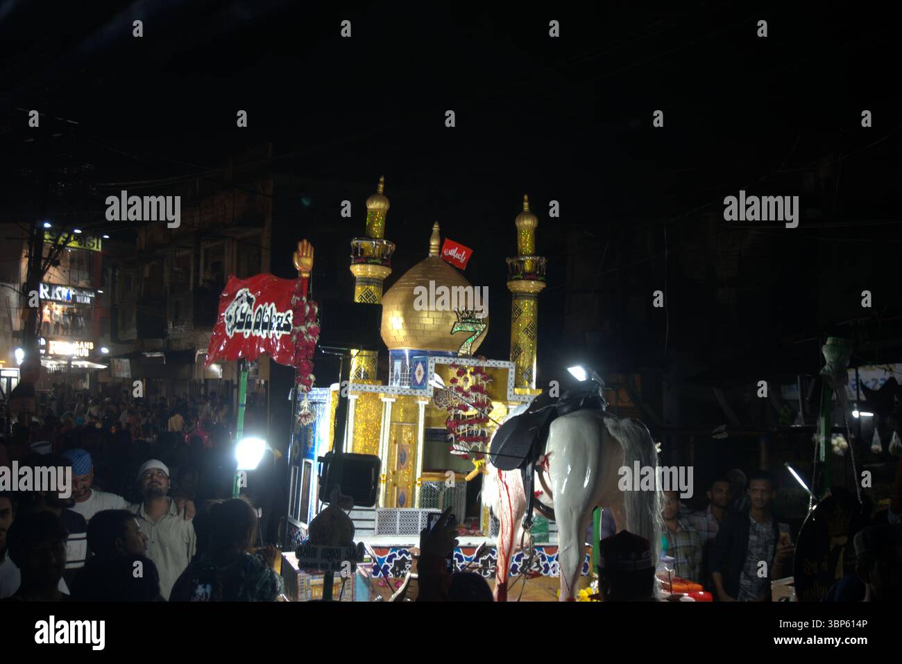 Rajkot, Gujarat, India. 6 luglio 2025. Muharram Festival Tazia Parade 2025. Crediti: Nasirkhan Davi/Alamy Live News Foto Stock